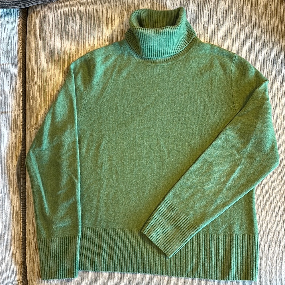 Green Cashmere Turtleneck Sweater